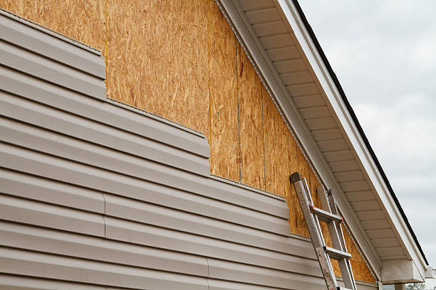 Professional Siding Replacement technician working in Union, SC